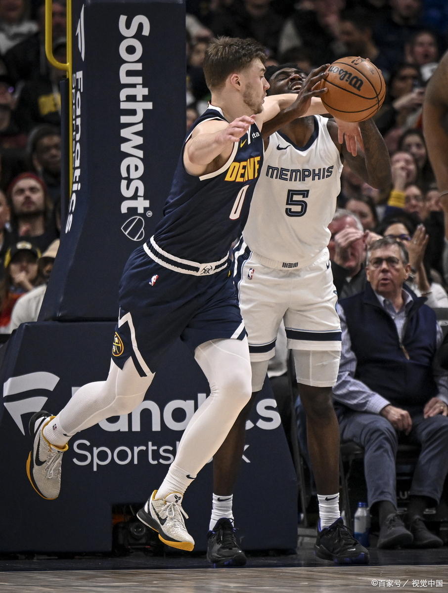 关于今晚突围战来临；多伦多猛龙围绕欧联篮板制胜；质疑声仍在；更衣室氛围转暖的信息